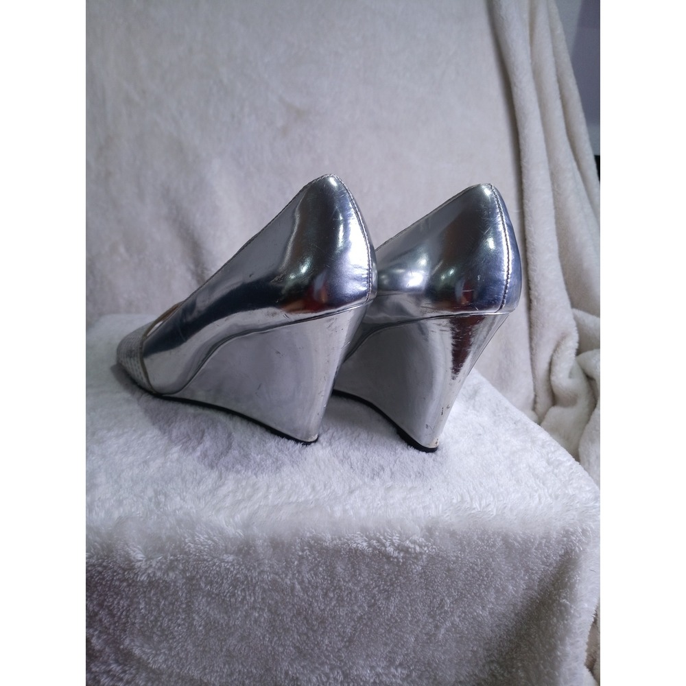 Michael Kors Womens Silver Metallic Peep Toe Wedge Sandals Heels Size 8.5M - Picture 3 of 7